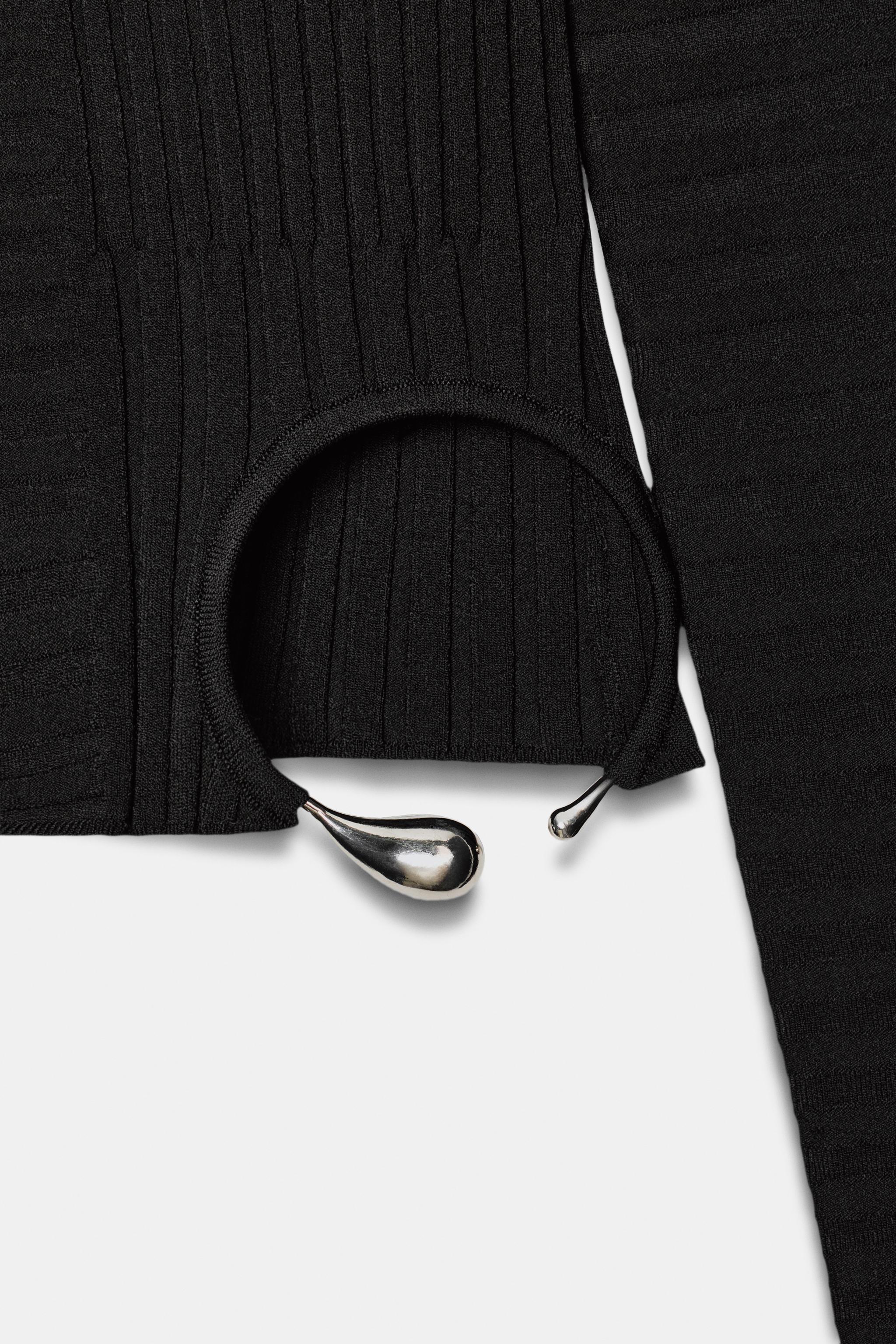 RIBBED KNIT TOP WITH APPLIQUÉ